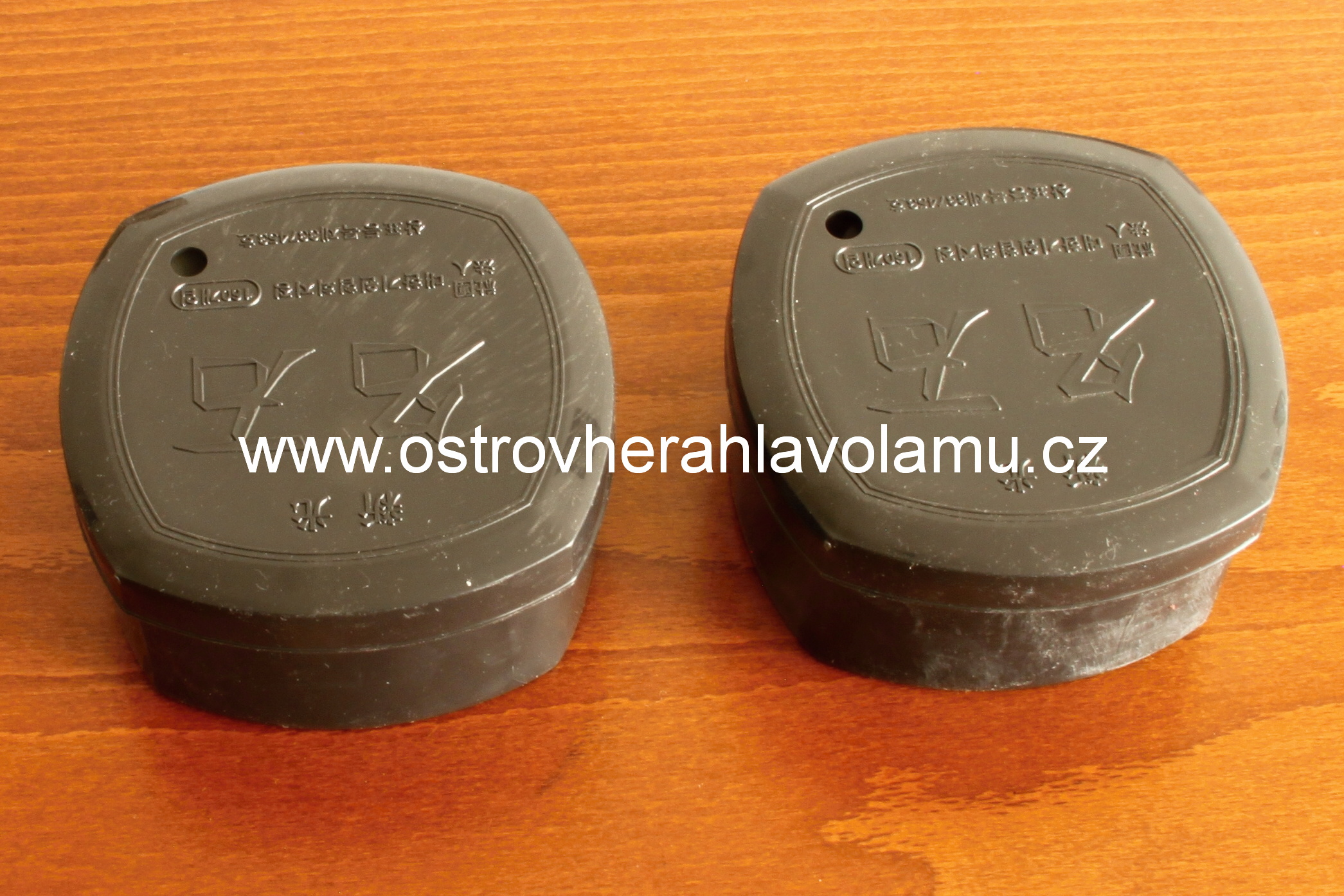 Skleněné kameny, 8 mm, 160+160, v plastových dózách