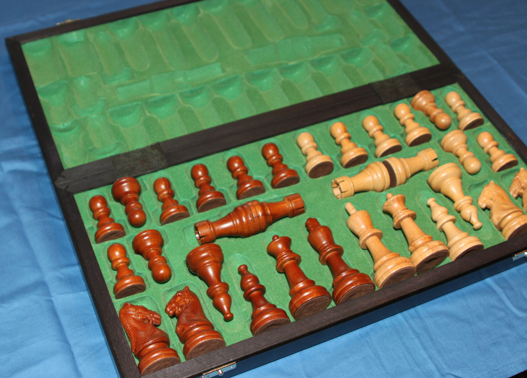 Set: Tournament Staunton De Luxe + šachovnice