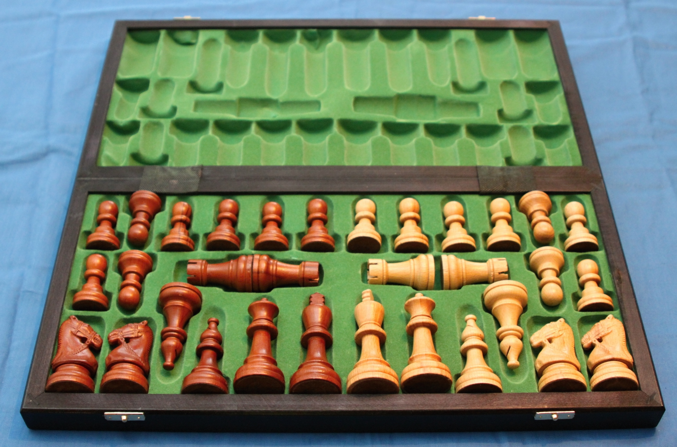 Set: Tournament Staunton De Luxe + šachovnice
