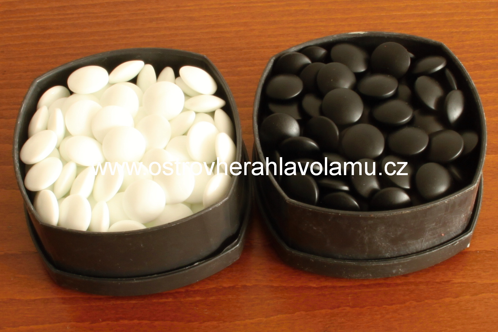 Skleněné kameny, 8 mm, 160+160, v plastových dózách