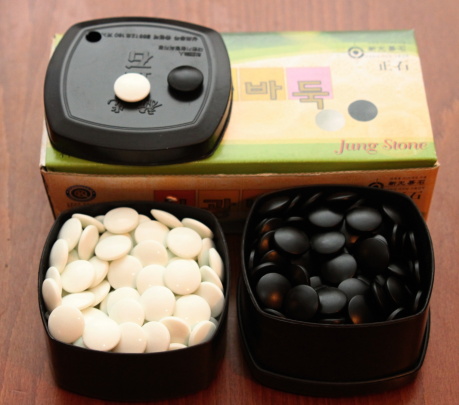 Skleněné kameny, 7 mm, 160+160, v plastových dózách