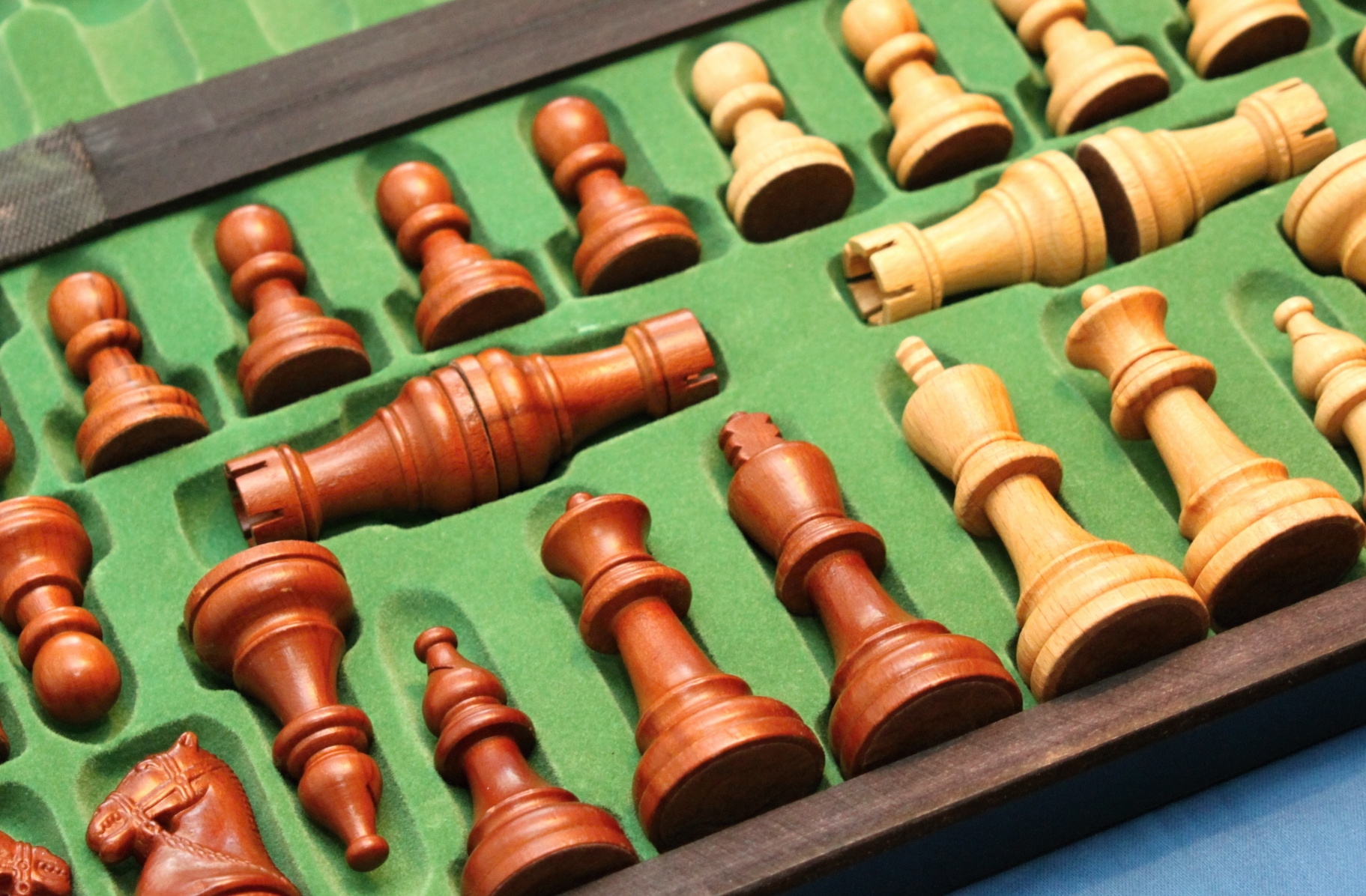 Set: Tournament Staunton De Luxe + šachovnice