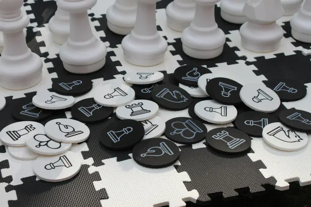 Zahradní šachy 31cm - de luxe + šachovnice EVA + 2D žetony